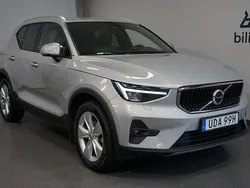 Silver Begagnad 2023 Volvo XC40 Core SUV | 349 900 kr (Marknadspris)