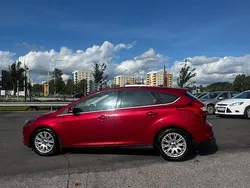 Röd Begagnad 2011 Ford Focus Titanium Halvkombi | 38 000 kr (Marknadspris)