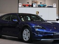 Blå Begagnad 2021 Porsche Taycan Cross Turismo Kombi | 695 000 kr (Marknadspris)