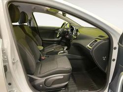Vit Begagnad 2019 Kia Ceed Kombi | 184 900 kr (Bra pris)