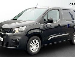 Svart (black) Begagnad 2022 Peugeot E-Partner Minibuss | 209 900 kr (Marknadspris)