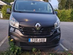 Svart Begagnad 2019 Renault Trafic Minibuss | 119 000 kr