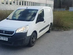 Vit Begagnad 2016 Peugeot Partner Minibuss | 60 000 kr (Marknadspris)