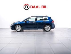 Mörkblå Begagnad 2020 VW Golf VIII Halvkombi | 229 700 kr (Marknadspris)