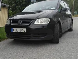 Svart Begagnad 2006 VW Touran Trendline Minibuss | 20 000 kr