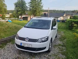 Vit Begagnad 2015 VW Sharan Minibuss | 210 000 kr (Lite dyr)