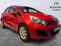 Röd Begagnad 2011 Kia Rio Halvkombi | 59 990 kr (Marknadspris)