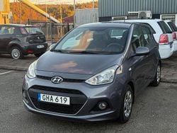 Mörkgrå (grå) Begagnad 2015 Hyundai i10 Halvkombi | 59 990 kr (Marknadspris)