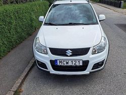 Vit Begagnad 2011 Suzuki SX4 Halvkombi | 36 000 kr (Marknadspris)