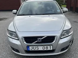 Grå Begagnad 2009 Volvo V50 Momentum Kombi | 35 000 kr (Bra pris)