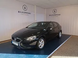 Svart Begagnad 2017 Volvo V40 Kombi | 129 900 kr (Marknadspris)