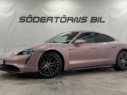 Ljusröd Begagnad 2021 Porsche Taycan 4S Sport Sedan | 789 900 kr (Bra pris)
