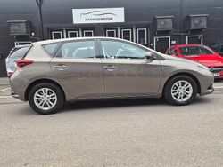Mörkgrå Begagnad 2018 Toyota Auris Hybrid Active Halvkombi | 149 900 kr (Marknadspris)