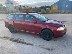 Röd Begagnad 2005 Skoda Octavia Kombi | 18 000 kr (Superpris)