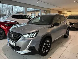 Grå artense metallic Begagnad 2023 Peugeot 2008 GTi SUV | 259 500 kr (Marknadspris)