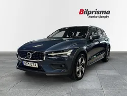 Mörkblå Begagnad 2021 Volvo V60 CC SE Kombi | 314 800 kr (Marknadspris)