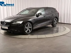 Svart (onyx svart metallic) Begagnad 2022 Volvo V60 R-Design Kombi | 444 900 kr (Marknadspris)