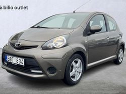 Brun Begagnad 2013 Toyota Aygo Halvkombi | 64 900 kr (Marknadspris)