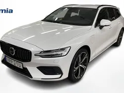 Vit Begagnad 2023 Volvo V60 Core Kombi | 399 000 kr (Bra pris)