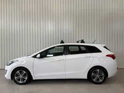 Vit Begagnad 2015 Hyundai i30 Comfort Kombi | 125 000 kr (Marknadspris)