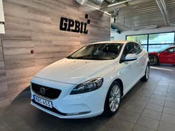 Vit Begagnad 2015 Volvo V40 Kombi | 139 000 kr (Dyr)
