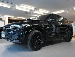 Svart Ny 2024 VW Touareg R-line SUV | 904 900 kr (Superpris)