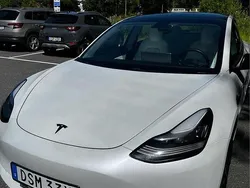 Vit Begagnad 2020 Tesla Model 3 Performance Sedan | 285 000 kr (Bra pris)