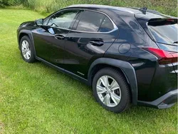 Svart Begagnad 2019 Lexus UX 250h SUV | 200 000 kr (Bra pris)