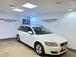 Vit Begagnad 2009 Volvo V50 Momentum Kombi | 64 900 kr (Marknadspris)