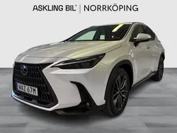Vit Begagnad 2023 Lexus NX450h+ Luxury Line SUV | 629 000 kr (Marknadspris)