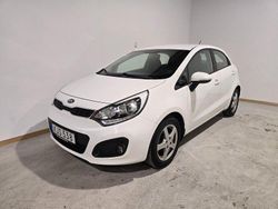 Vit Begagnad 2015 Kia Rio Halvkombi | 79 500 kr (Marknadspris)