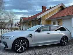 Silver Begagnad 2023 Volvo V90 Plus Kombi | 445 000 kr (Marknadspris)