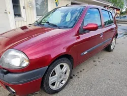 Röd Begagnad 2001 Renault Clio II Halvkombi | 22 500 kr (Marknadspris)