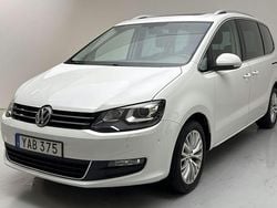 Vit Begagnad 2016 VW Sharan Minibuss | 209 900 kr (Bra pris)