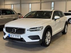 Vit Begagnad 2019 Volvo V60 CC Kombi | 249 900 kr (Marknadspris)
