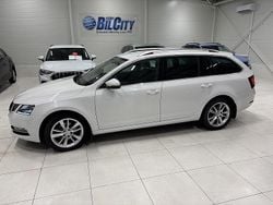 Vit Begagnad 2018 Skoda Octavia Style Kombi | 249 900 kr (Marknadspris)