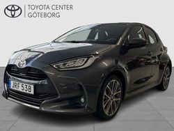 Mörkgrå (grå) Begagnad 2024 Toyota Yaris Hybrid Style Halvkombi | 279 900 kr (Dyr)