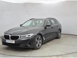 Svart Begagnad 2023 BMW 530e Kombi | 459 900 kr (Marknadspris)