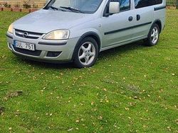 Grå Begagnad 2009 Opel Combo Minibuss | 39 000 kr