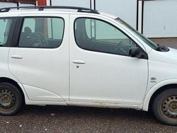 Vit Begagnad 2004 Toyota Yaris Verso Minibuss | 9 700 kr (Superpris)