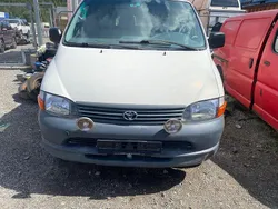 Begagnad 2005 Toyota HiAce Minibuss | 26 000 kr