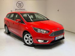Röd Begagnad 2017 Ford Focus Titanium Kombi | 84 900 kr (Marknadspris)