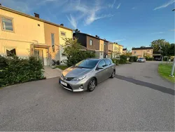 Brun Begagnad 2016 Toyota Auris Multidrive S Halvkombi | 144 900 kr (Marknadspris)