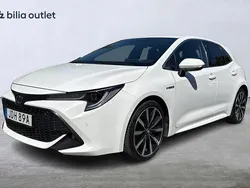 Vit Begagnad 2021 Toyota Corolla Hybrid Style Halvkombi | 199 900 kr (Marknadspris)