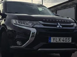 Svart Begagnad 2017 Mitsubishi Outlander P-HEV SUV | 175 000 kr (Marknadspris)