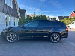 Svart Begagnad 2015 VW Golf VII Kombi | 129 000 kr (Lite dyr)