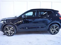 Svart Begagnad 2019 Volvo XC40 R-Design SUV | 309 900 kr (Marknadspris)