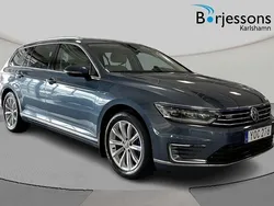 Blå Begagnad 2017 VW Passat GTE Kombi | 189 000 kr (Marknadspris)