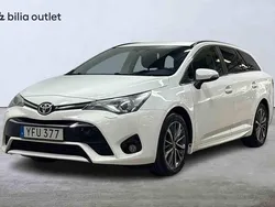 Vit Begagnad 2016 Toyota Avensis Kombi | 134 900 kr