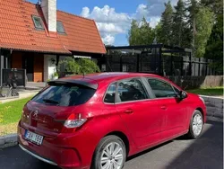 Röd Begagnad 2013 Citroën C4 Halvkombi | 70 000 kr (Marknadspris)